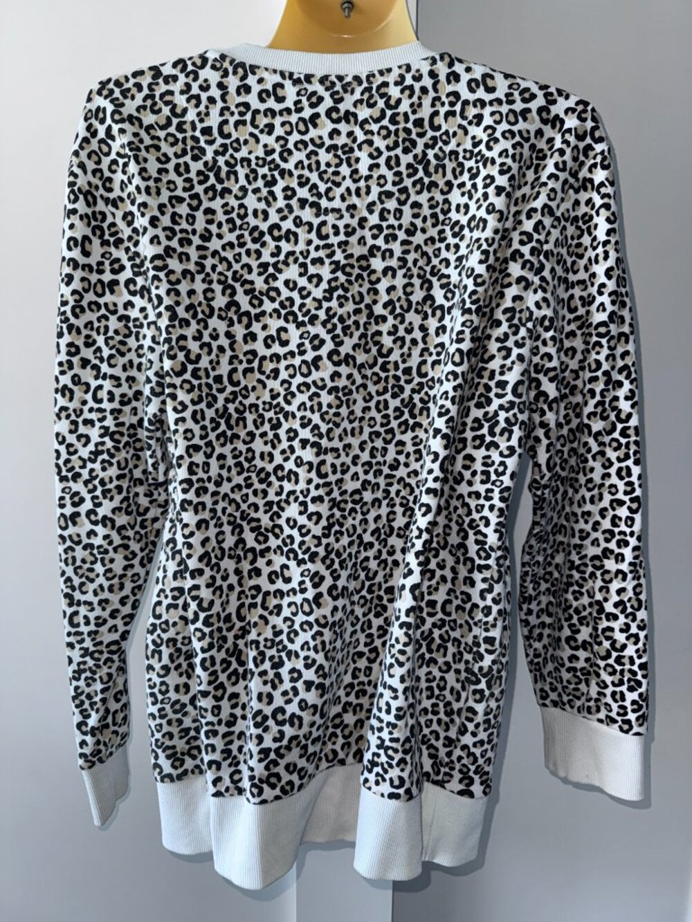 DKNY Women Leopard Print Sweatshirt Spellout Logo Size M Pullover Animal Print - Picture 2 of 6